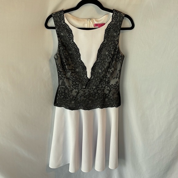 Betsey Johnson Lace Black and White Sleeveless Dress - Picture 2 of 6